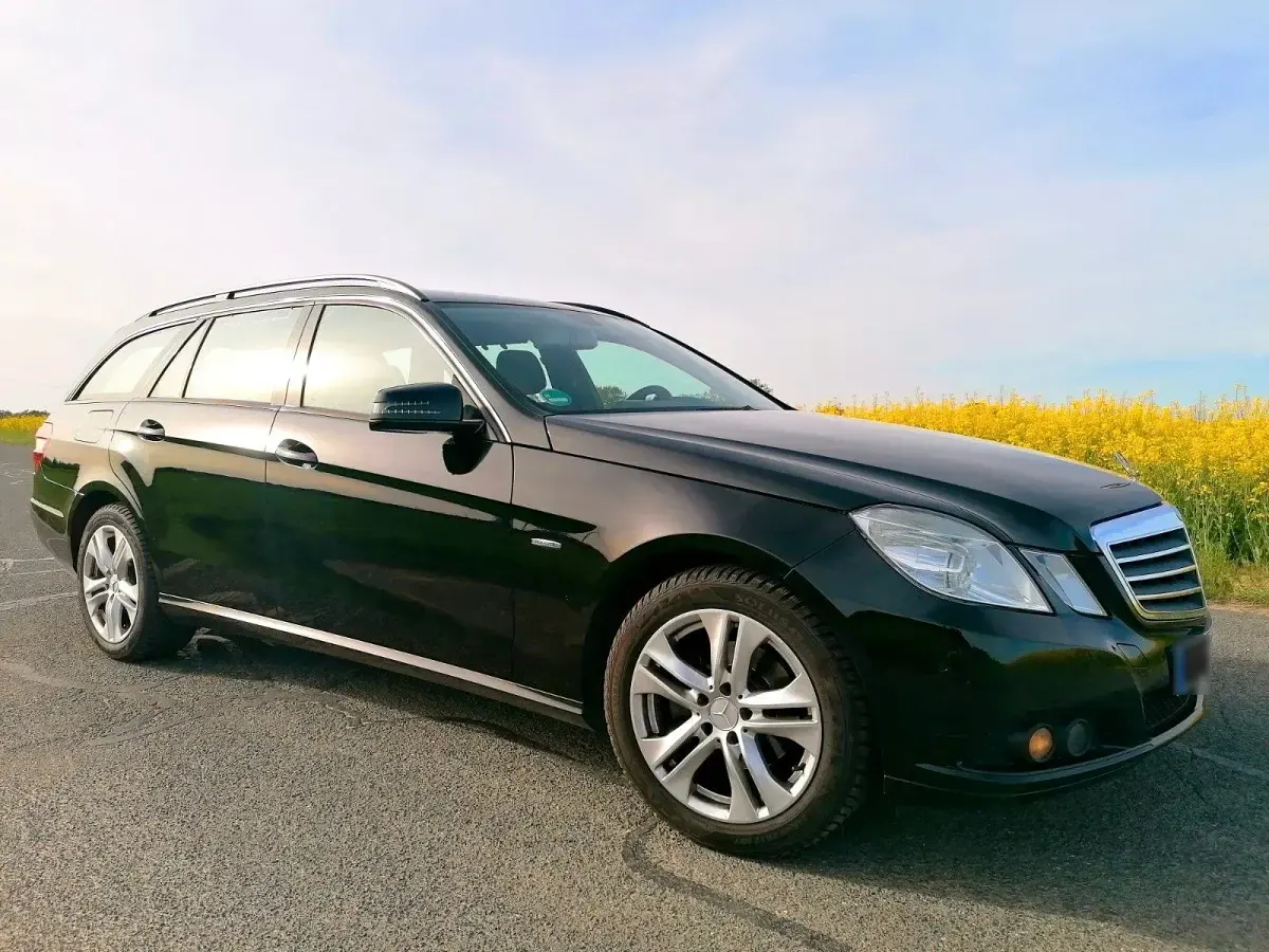 Gebraucht Mercedes E220 170 PS (125 kW) 2010 Schwarz Kombi
