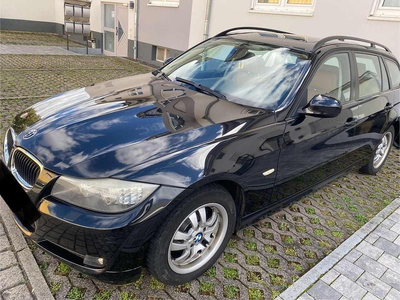 Schwarz Gebraucht 2009 BMW 320 Kombi | 7.950 € (Etwas zu teuer) - Bild 1/4