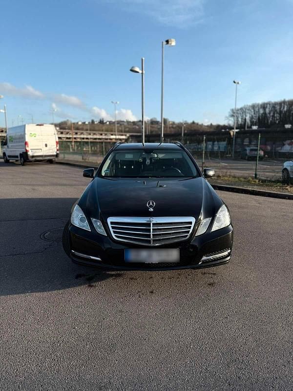 Gebraucht Mercedes E200 136 PS (100 kW) 2011 Schwarz Kombi