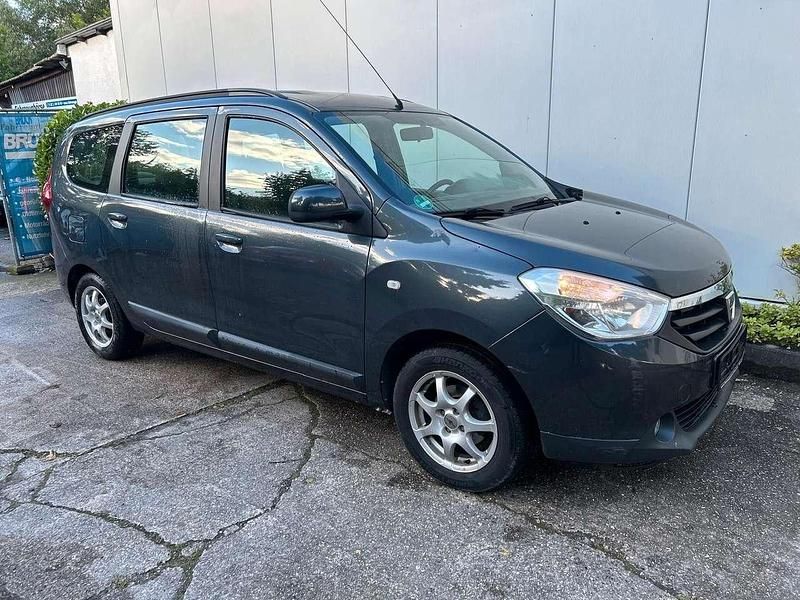 Grau "comete" Gebraucht 2012 Dacia Lodgy Lauréate Van / Kleinbus | 7.899 € (Etwas zu teuer) - Bild 1/4