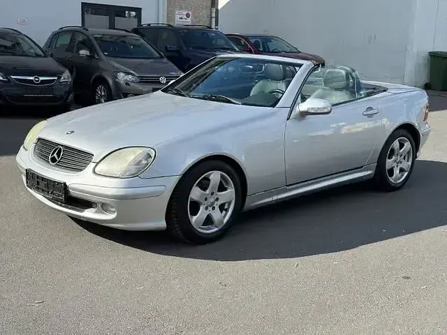 Gebraucht Mercedes SLK200 163 PS (119 kW) 2002 Silber Cabrio