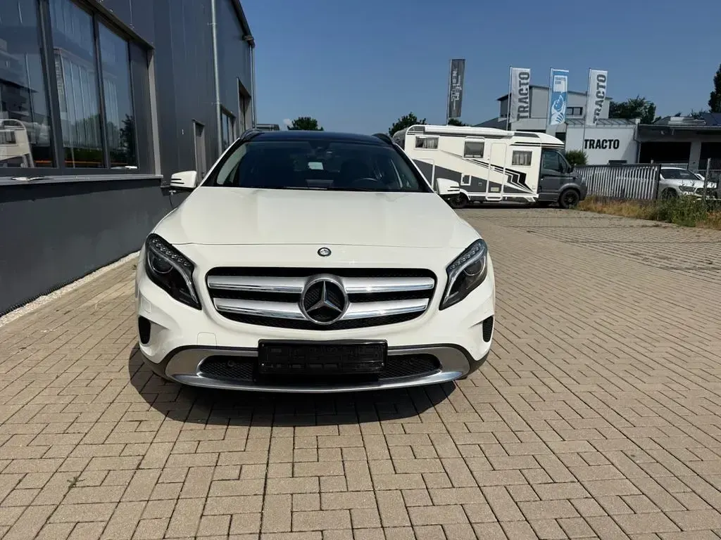 Gebraucht Mercedes GLA180 122 PS (89 kW) 2016 Weiß SUV