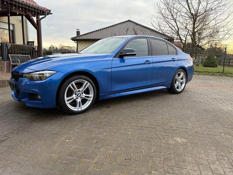 Blau Gebraucht 2018 BMW 320 Shadowline Limousine | 17.890 € (Guter Preis) - Bild 1/4
