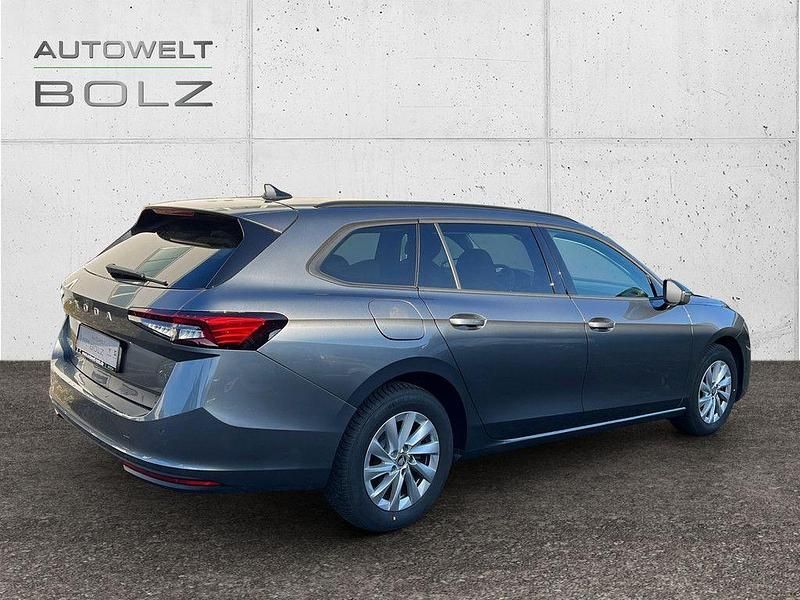 Gebraucht Skoda Superb Essence 150 PS (110 kW) 2025 Grau Limousine