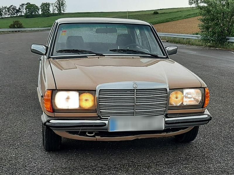 Gebraucht Mercedes 300 88 PS (64 kW) 1983 Beige Limousine