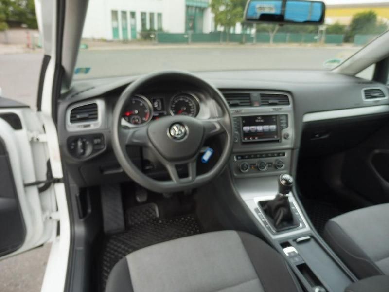 Gebraucht VW Golf VII Trendline 110 PS (80 kW) 2015 Weiß Kombi
