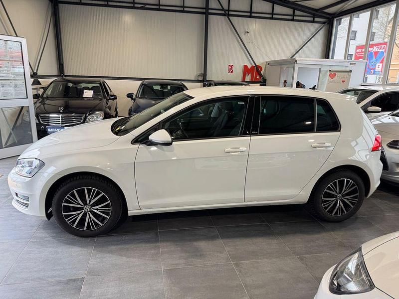 Gebraucht VW Golf VII Allstar 86 PS (63 kW) 2016 Weiß Kleinwagen