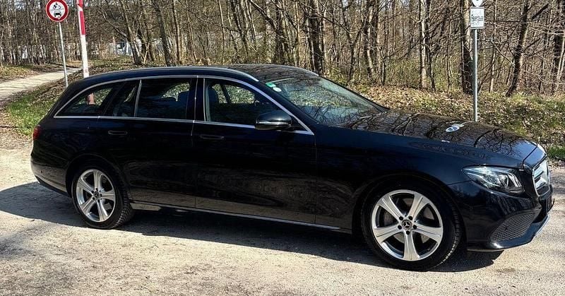 Gebraucht Mercedes E350 Avantgarde 258 PS (189 kW) 2017 Schwarz Limousine