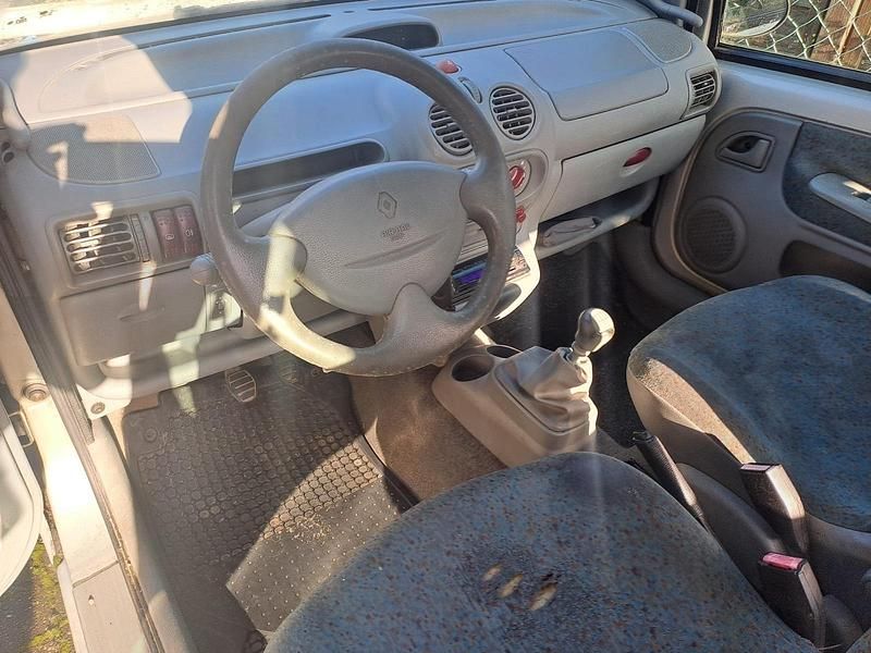 Gebraucht Renault Twingo 58 PS (42 kW) 2003 Silber Kleinwagen