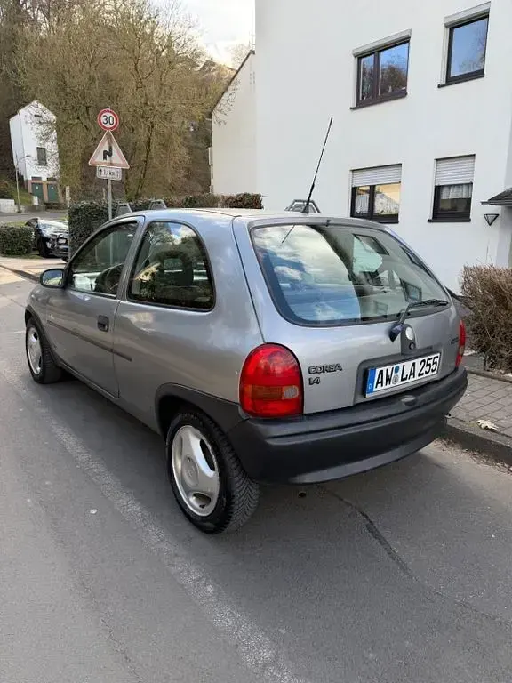 Gebraucht Opel Corsa Slam 60 PS (44 kW) 1996 Grau Kleinwagen