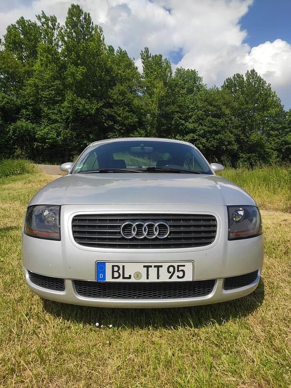 Second-hand Audi TT 180 CP (132 kW) 2000 Argintiu Coupe