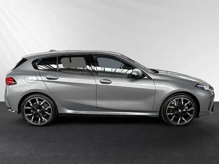 Gebraucht BMW 120 M Sport 163 PS (119 kW) 2025 Skyscraper grau metallic Kleinwagen