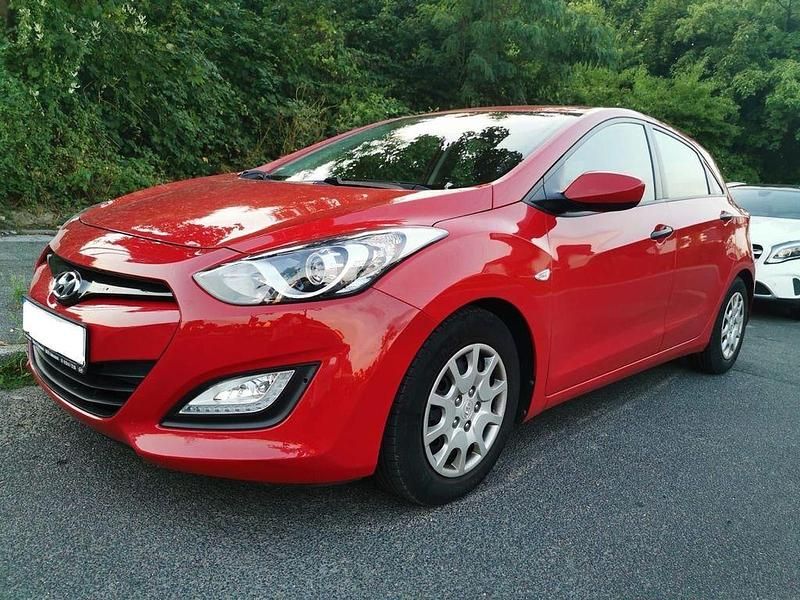 Rot Gebraucht 2014 Hyundai i30 Limousine | 6.950 € (Guter Preis) - Bild 1/4