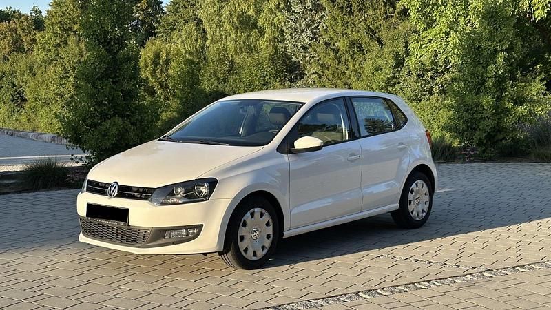 Weiß Gebraucht 2013 VW Polo Comfortline Kleinwagen | 6.700 € (Fairer Preis) - Bild 1/4