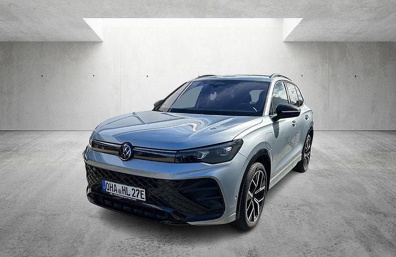 Gebraucht VW Tiguan Sound 272 PS (200 kW) 2025 Oyster silver metallic SUV