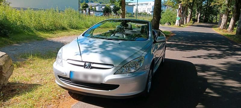 Silber Gebraucht 2005 Peugeot 307 CC Cabrio | 2.850 € (Fairer Preis) - Bild 1/4