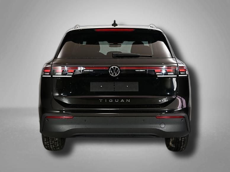 Neu VW Tiguan 150 PS (110 kW) 2025 Grenadillschwarz metallic SUV