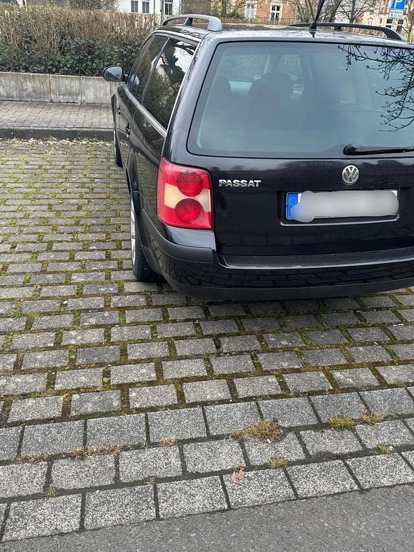 Gebraucht VW Passat 101 PS (74 kW) 2005 Schwarz Kombi