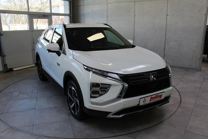 Gebraucht Mitsubishi Eclipse Cross Plus 188 PS (138 kW) 2022 Weiß SUV