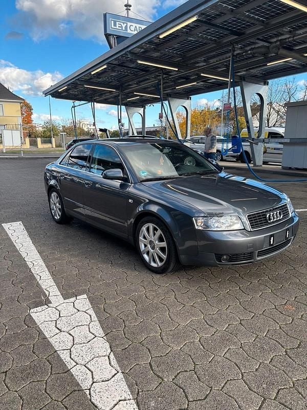 Grau Gebraucht 2001 Audi A4 Limousine | 1.699 € (Fairer Preis) - Bild 1/4