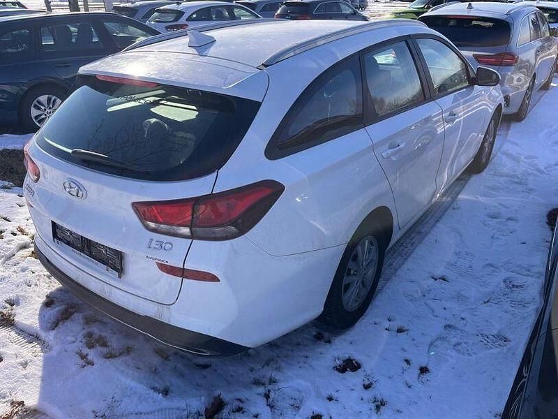 Gebraucht Hyundai i30 120 PS (88 kW) 2022 Weiß Kombi