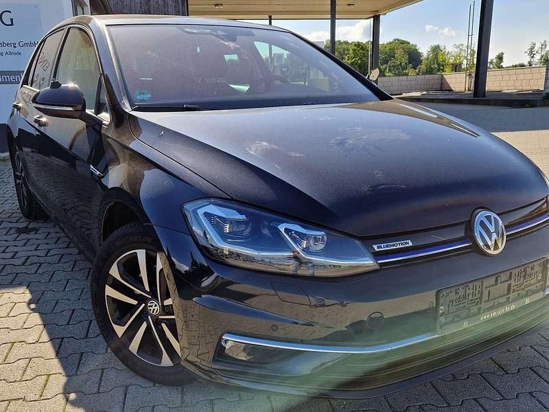 Schwarz Gebraucht 2019 VW Golf VII IQ Drive Kleinwagen | 13.900 € (Superpreis) - Bild 1/4