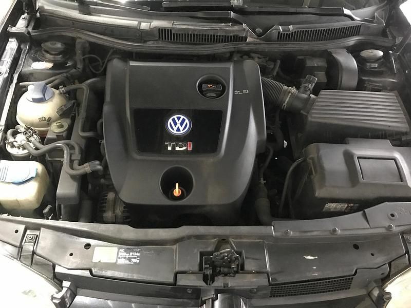 Schwarz Gebraucht 2003 VW Golf IV Limousine | 2.650 € (Teuer) - Bild 1/4