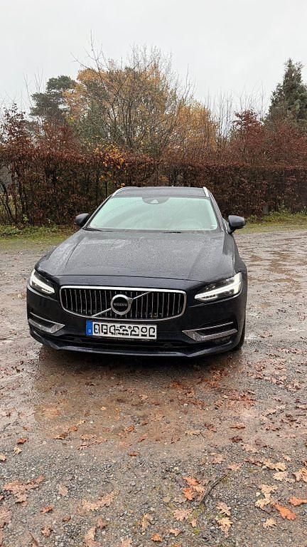 Blau Gebraucht 2018 Volvo V90 Inscription Kombi | 14.900 € (Fairer Preis) - Bild 1/4