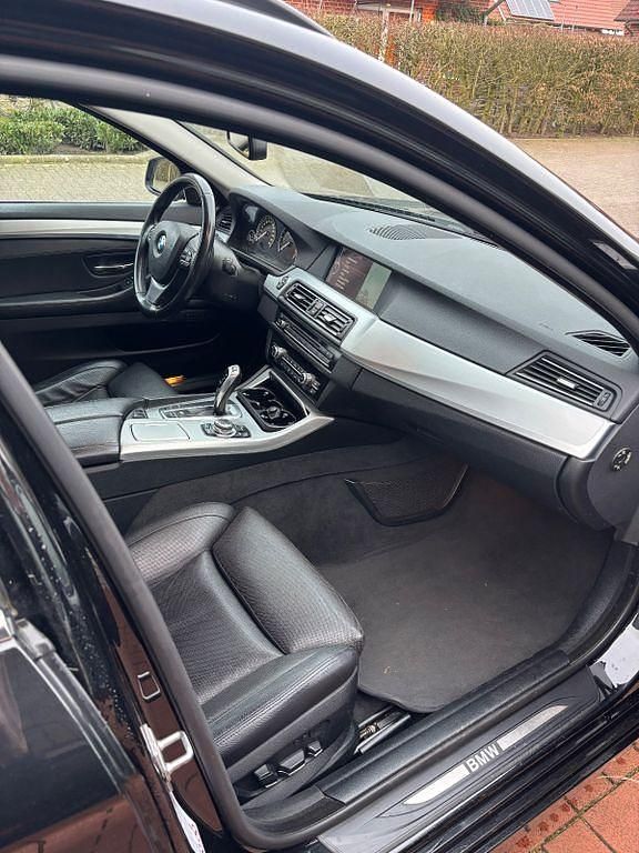 Gebraucht BMW 530 258 PS (189 kW) 2011 Schwarz Kombi