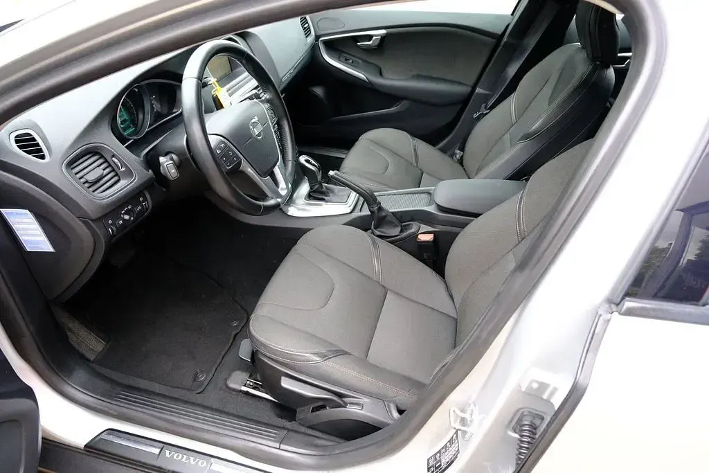 Gebraucht Volvo V40 CC Momentum 179 PS (131 kW) 2014 Grau Kombi