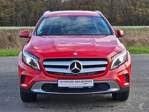 Gebraucht Mercedes GLA180 109 PS (80 kW) 2016 Jupiterrot  unilack SUV