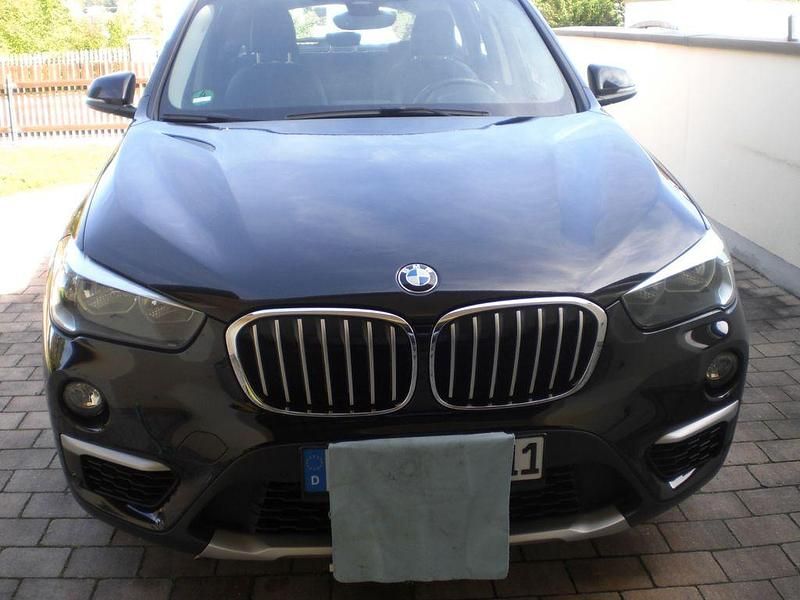 Schwarz Gebraucht 2016 BMW X1 xLine SUV | 16.999 € (Fairer Preis) - Bild 1/4