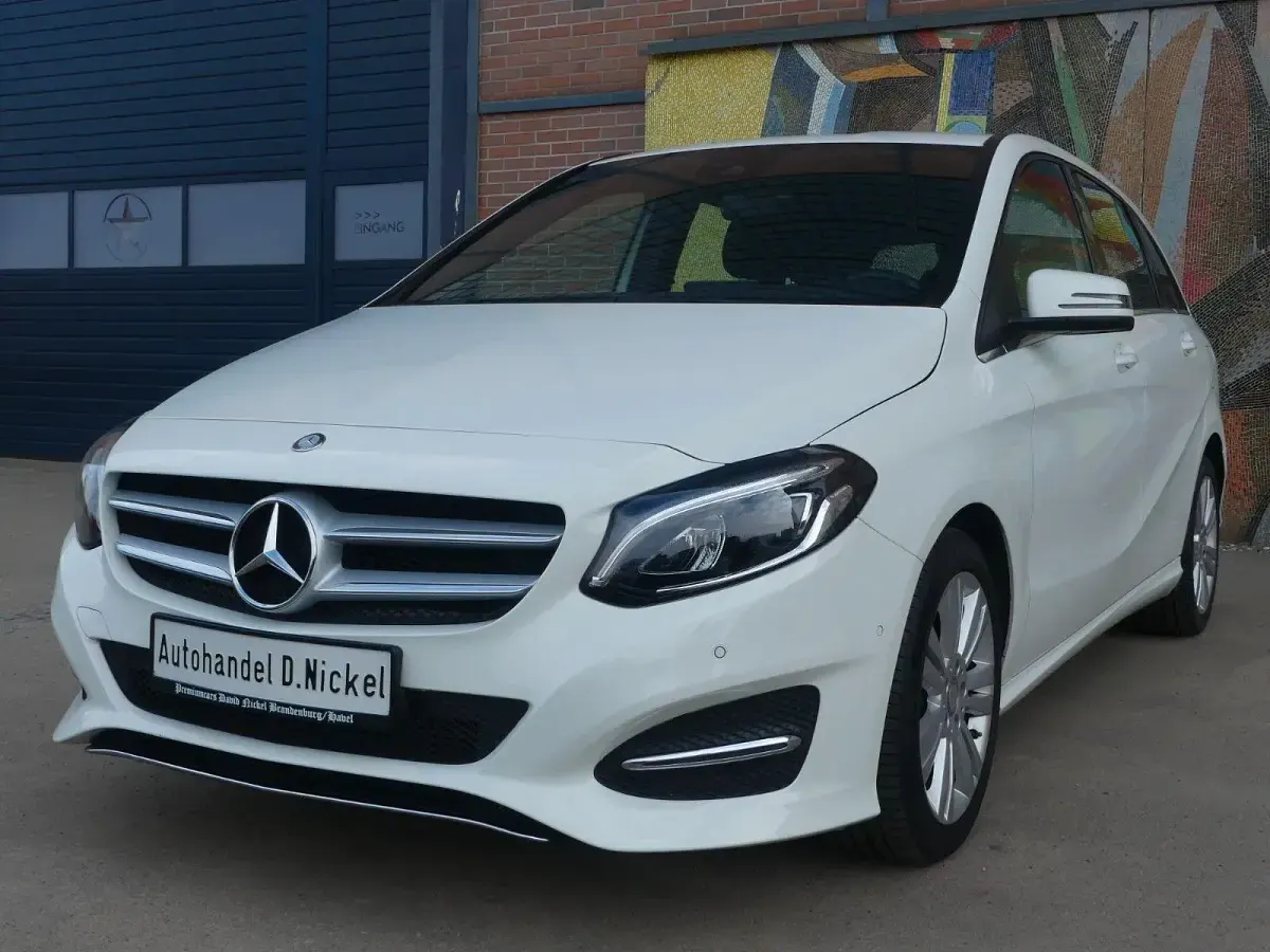 Gebraucht Mercedes B180 109 PS (80 kW) 2015 Weiß Van / Kleinbus