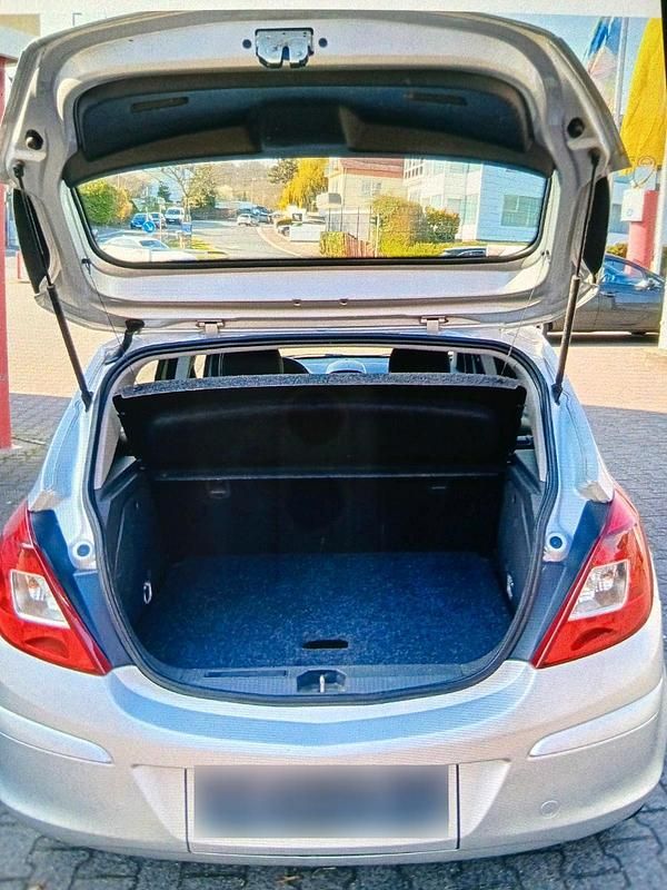 Gebraucht Opel Corsa 90 PS (66 kW) 2008 Silber Kleinwagen