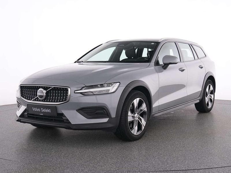 Gebraucht Volvo V60 CC Plus 197 PS (144 kW) 2023 Vapour grey / metallic Kombi