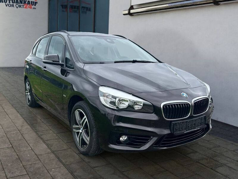 Braun Gebraucht 2017 BMW 220 Active Tourer Sport Line Van / Kleinbus | 16.980 € (Guter Preis) - Bild 1/4