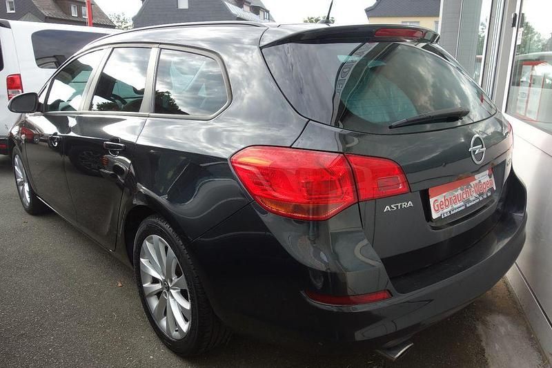 Gebraucht Opel Astra 140 PS (102 kW) 2012 Schwarz Kombi