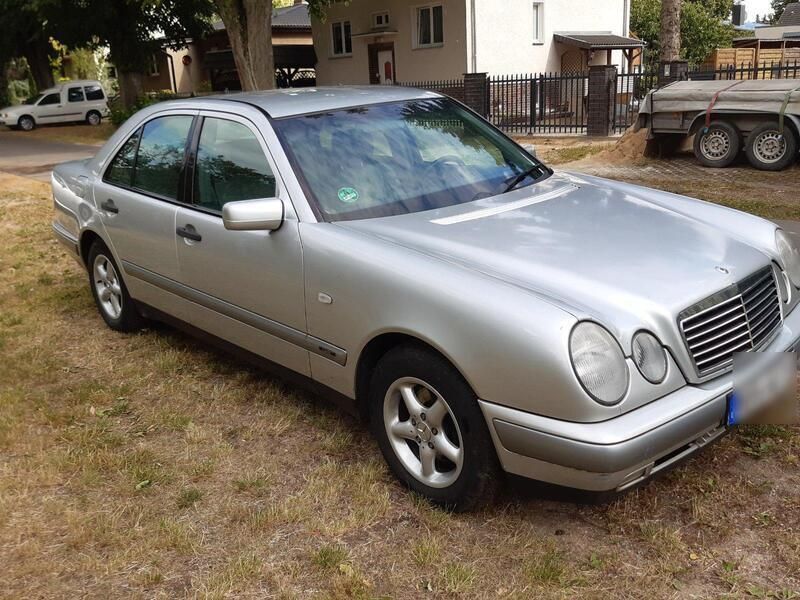 Gebraucht 1998 Mercedes E240 Limousine | 2.350 € (Fairer Preis) - Bild 1/4