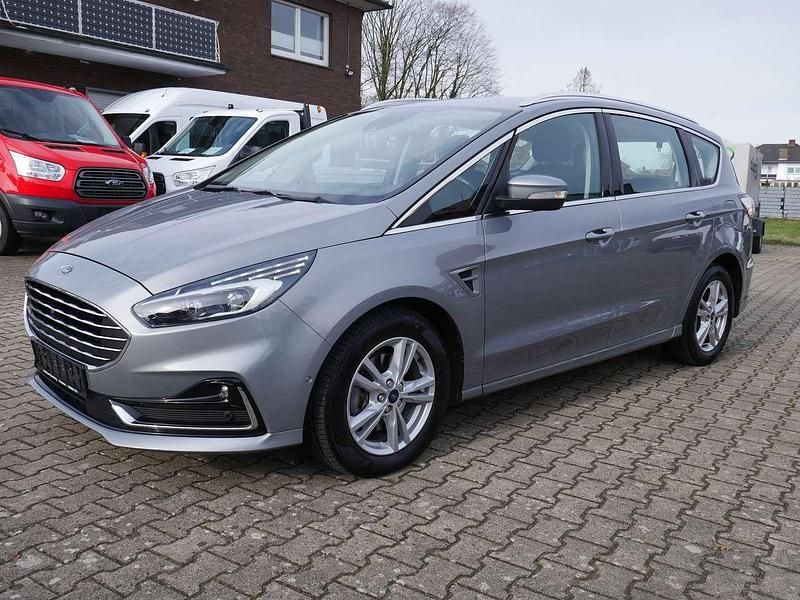 Gebraucht Ford S-MAX Titanium 190 PS (139 kW) 2020 Solarsilber Van / Kleinbus