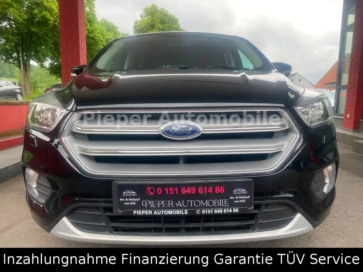 Gebraucht Ford Kuga Trend 120 PS (88 kW) 2019 Schwarz SUV
