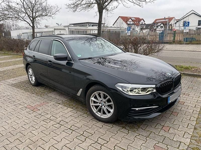 Gebraucht BMW 520 Sport Line 190 PS (139 kW) 2019 Schwarz Kombi