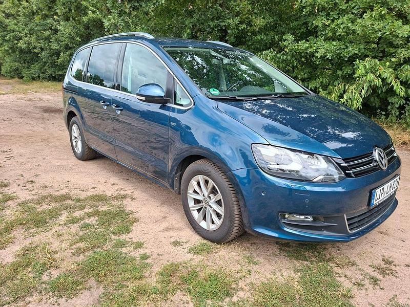 Blau Gebraucht 2015 VW Sharan Ocean Van / Kleinbus | 13.900 € (Guter Preis) - Bild 1/4