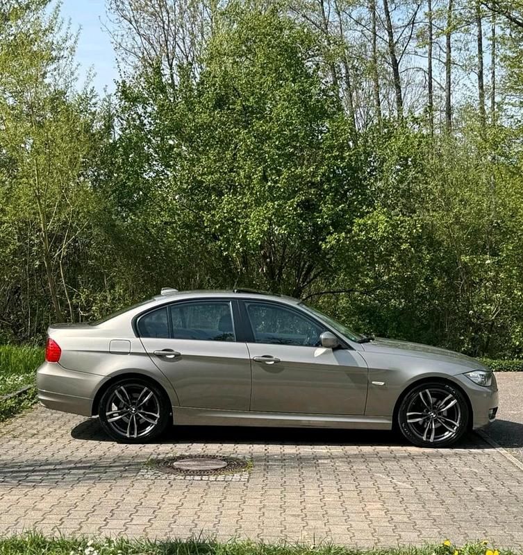 Gebraucht BMW 318 143 PS (105 kW) 2011 Braun Limousine