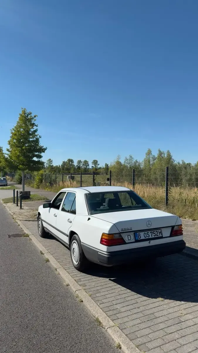 Gebraucht Mercedes 230 122 PS (89 kW) 1989 Weiß Limousine