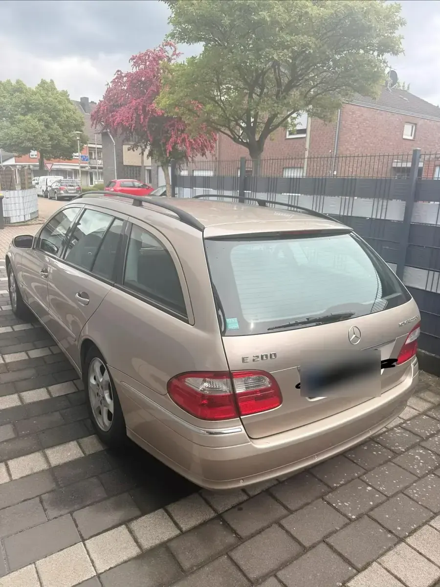 Gebraucht Mercedes E200 163 PS (119 kW) 2003 Gold Kombi