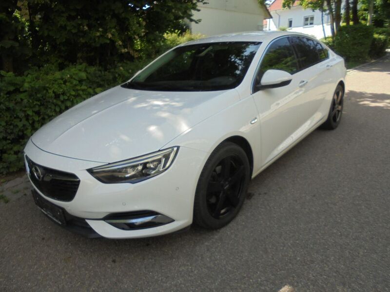 Weiß Gebraucht 2017 Opel Insignia Business Innovation Limousine | 16.900 € (Guter Preis) - Bild 1/4
