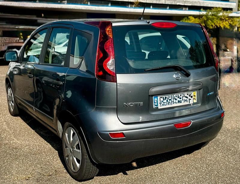 Gebraucht Nissan Note Visia 88 PS (64 kW) 2011 Grau Kleinwagen