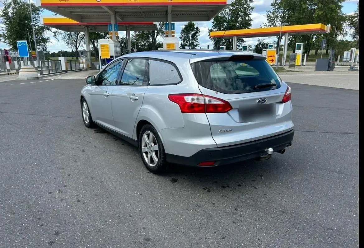 Gebraucht Ford Focus 115 PS (84 kW) 2012 Silber Kombi