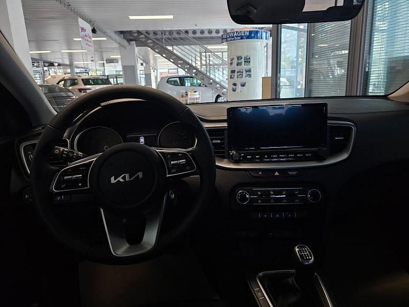 Neu Kia Ceed 101 PS (74 kW) 2026 Weiß Kleinwagen