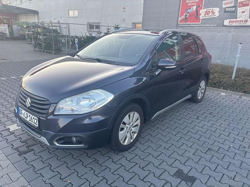 Schwarz Gebraucht 2013 Suzuki SX4 S-Cross Club SUV | 7.100 € (Fairer Preis) - Bild 1/4